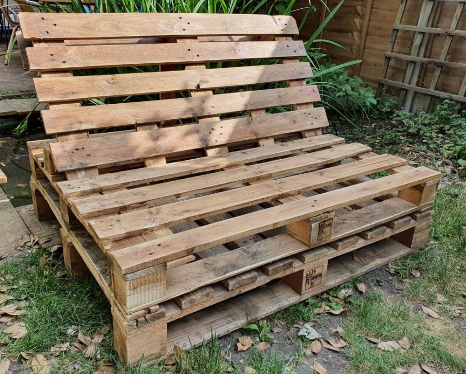 How To Make A Pallet Seating Area